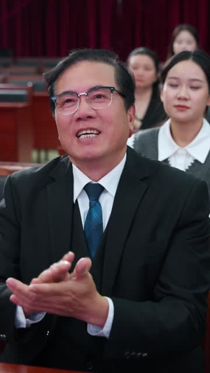 短剧《被顶替后，乡村学霸她又争又抢》37集短剧完整版免费畅享