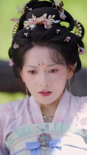 鸢尾映朱门（80集）每日热门短剧推荐